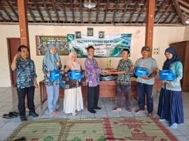 Pemberian Bibit TOGA dan Gembor Wujud Pengembangan Inovasi SIDAYA UPT Puskesmas Semanu I